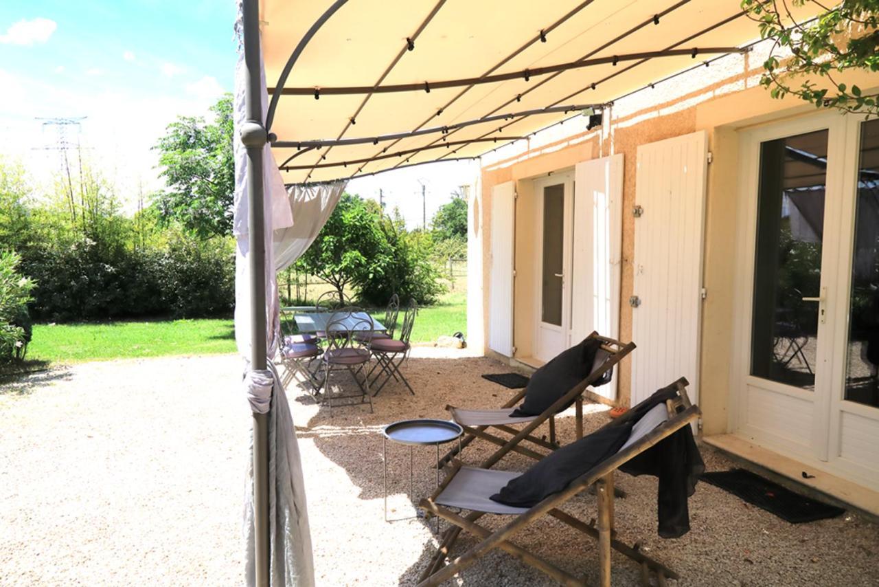 Maison D'Hotes "Les Ecuries Du Mas" Lamanon Bagian luar foto