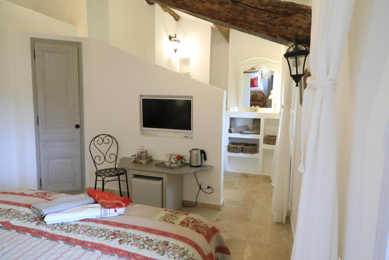 Maison D'Hotes "Les Ecuries Du Mas" Lamanon Bagian luar foto